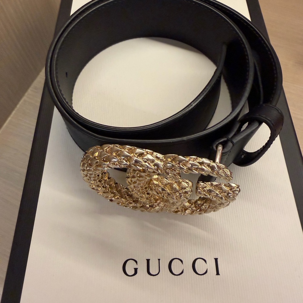 Women's Gucci Black Leather Belt with Gold Woven GG Buckle Size 70 - Picture 3 of 8